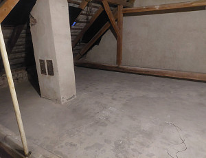 Zateplení stropu zděného rodinného domu pomocí foukané izolace